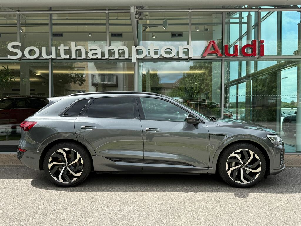 Audi Q8 Black Edition Black #2