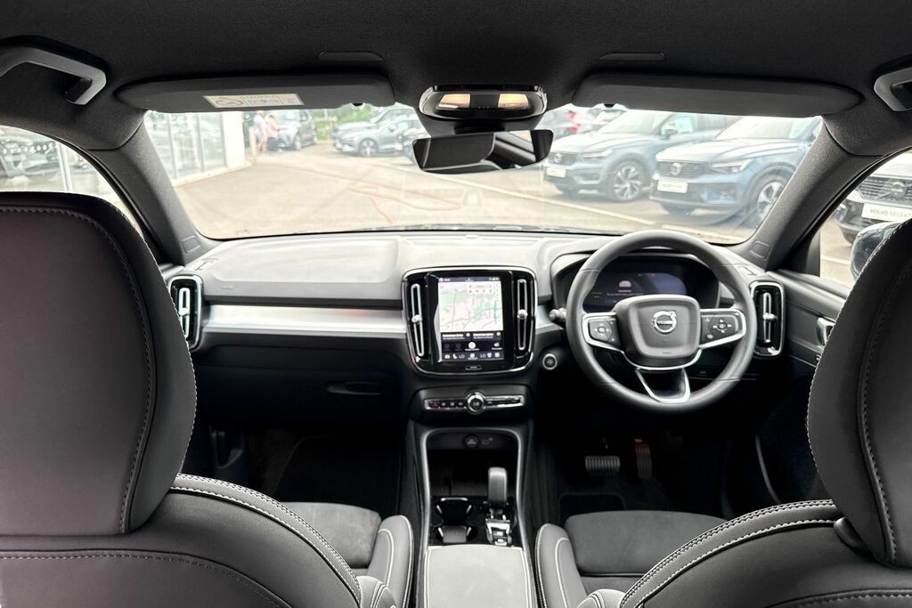Volvo XC40 Plus Black #3