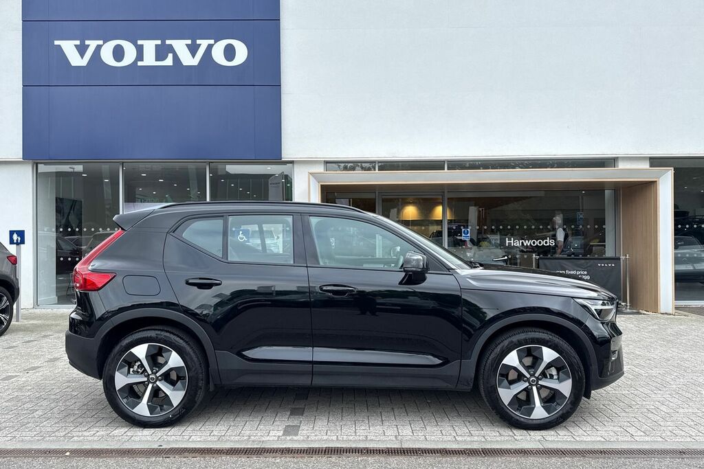 Volvo XC40 Plus Black #2