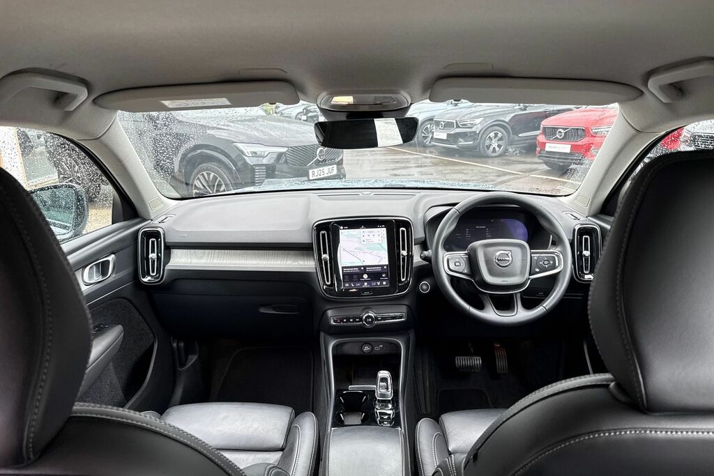 Volvo XC40 Plus Black #3