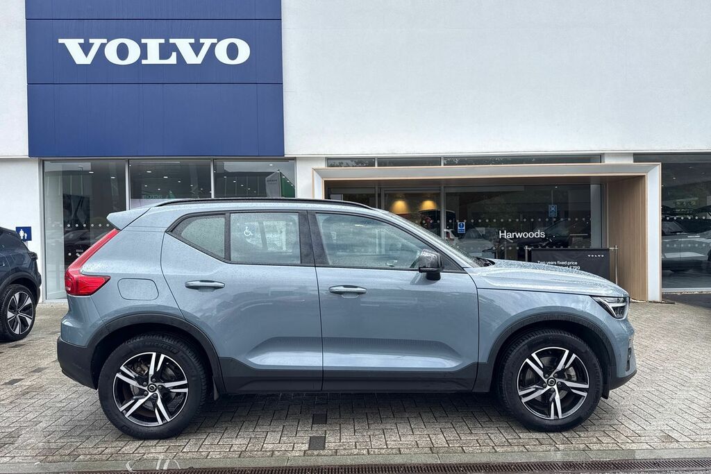 Volvo XC40 Plus Black #2