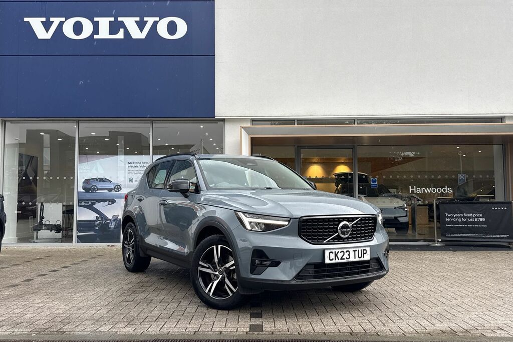 Volvo XC40 Plus Black