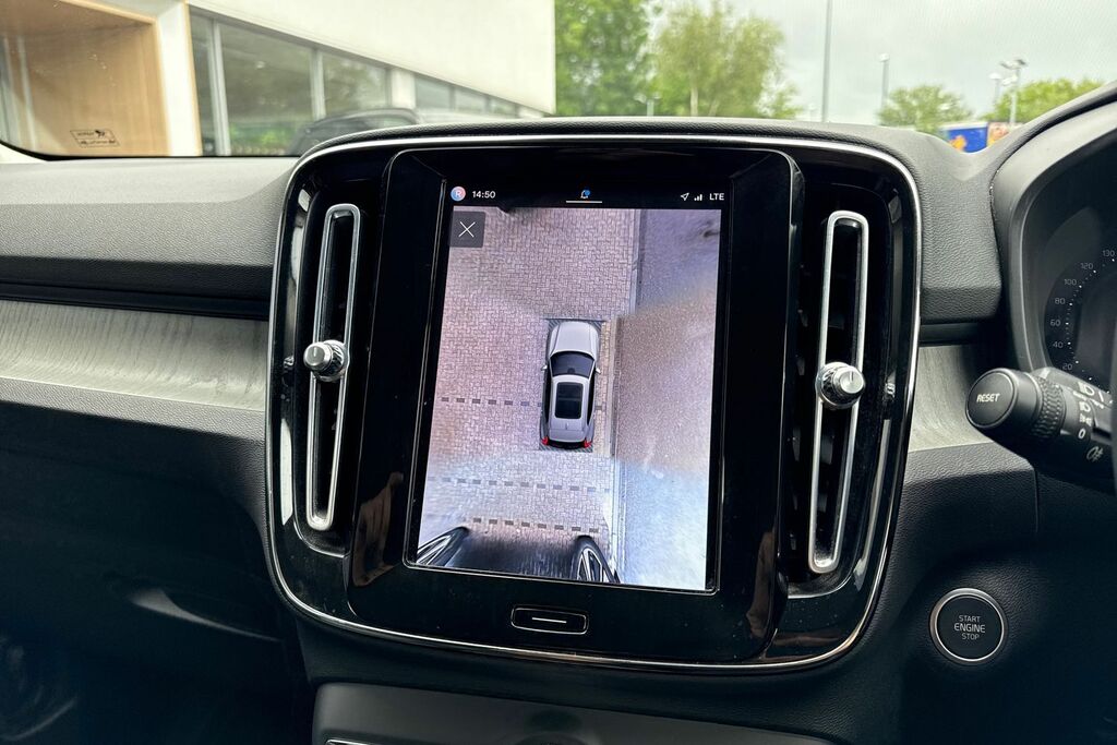 Volvo XC40 Plus Black #4