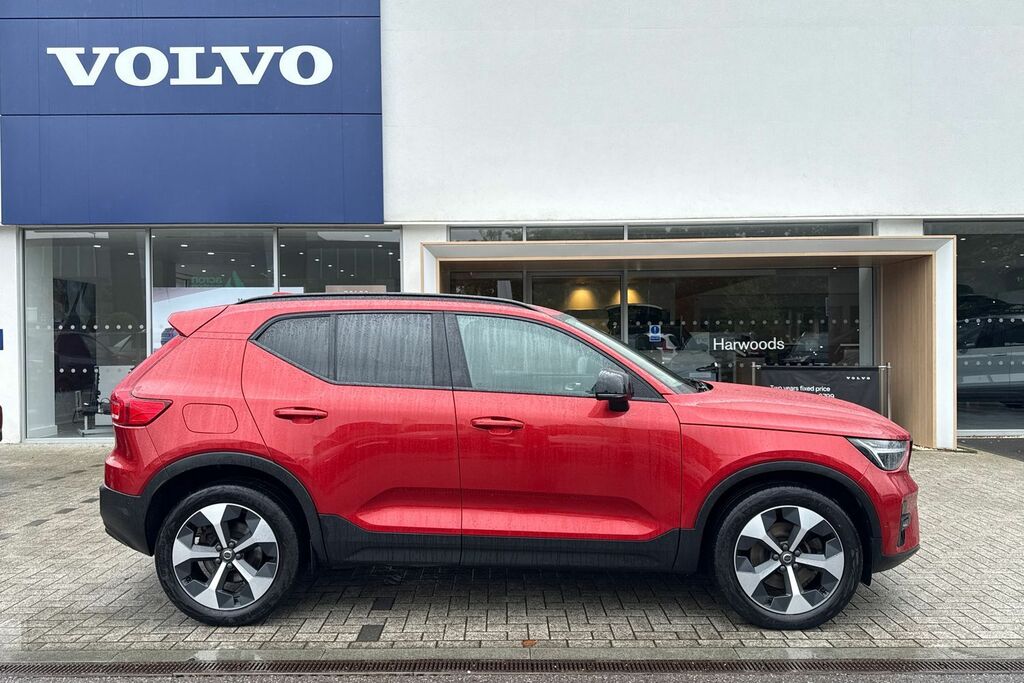 Volvo XC40 Ultimate Red #2