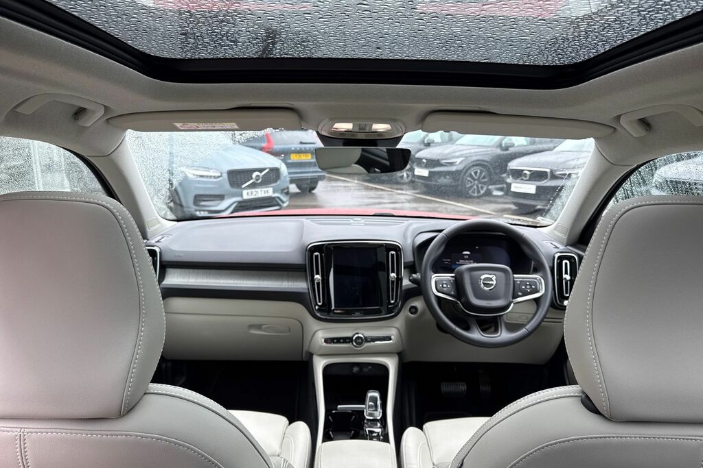 Volvo XC40 Ultimate Red #3