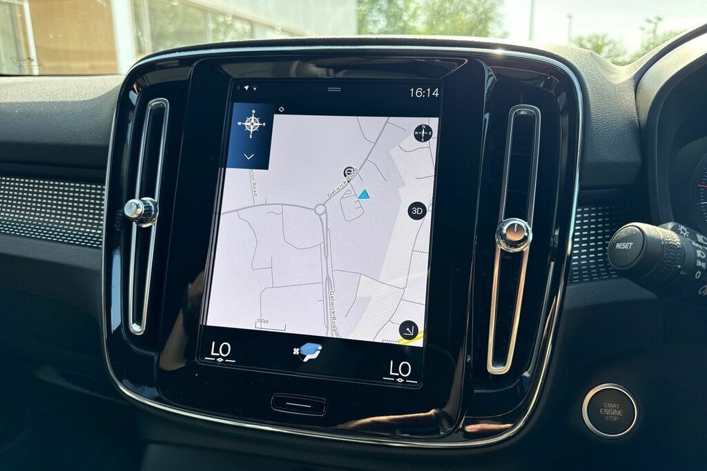 Volvo XC40 R Design Black #3