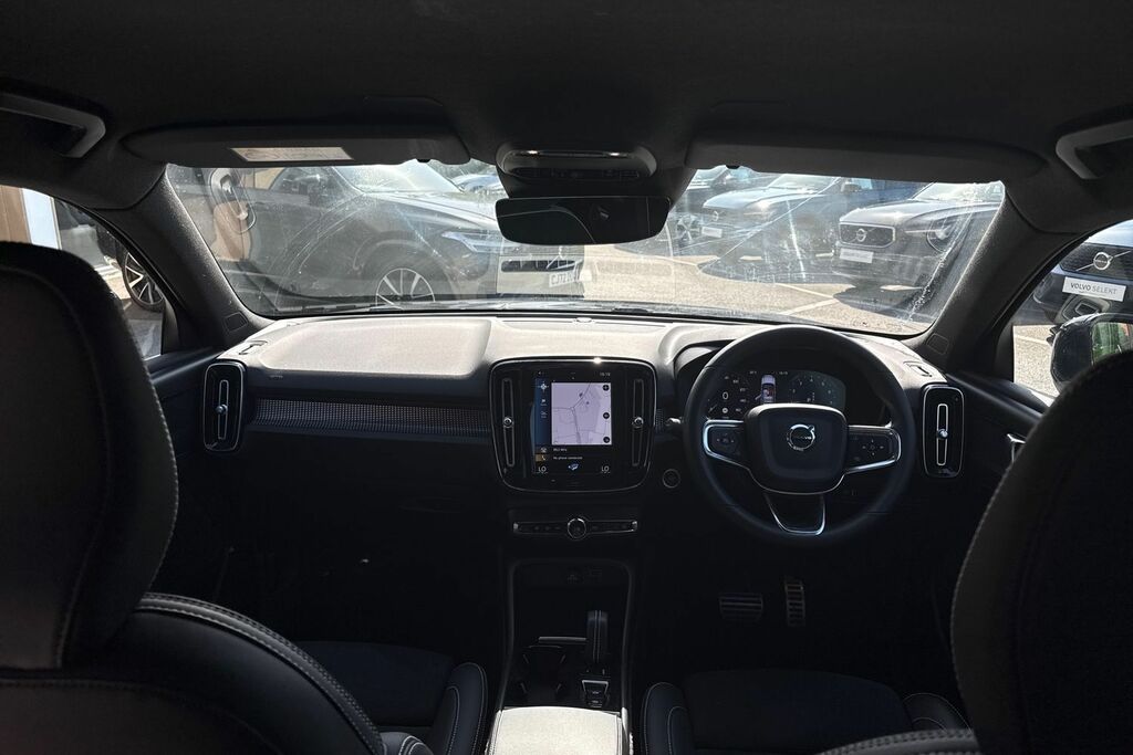 Volvo XC40 R Design Black #2
