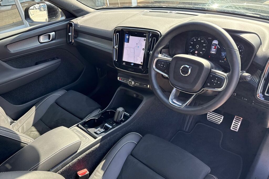 Volvo XC40 R Design Black #4