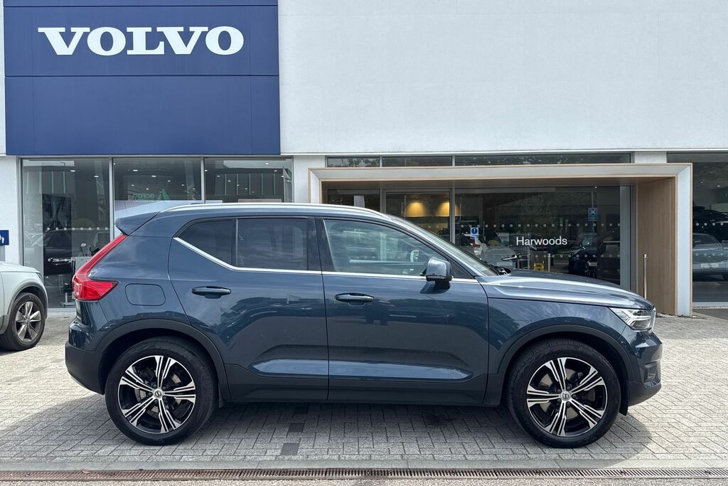 Volvo XC40 Inscription Pro Blue #2