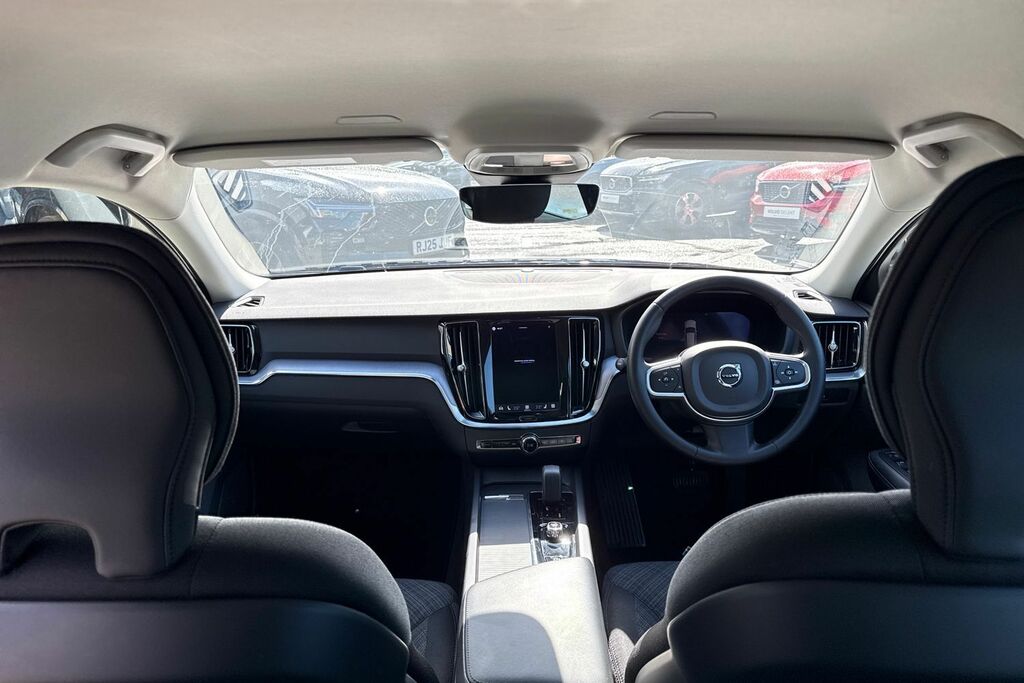 Volvo V60 Core Black #2