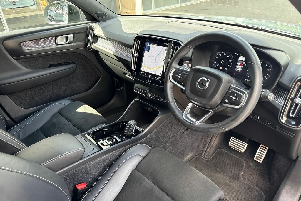 Volvo XC40 R Design Pro Black #6