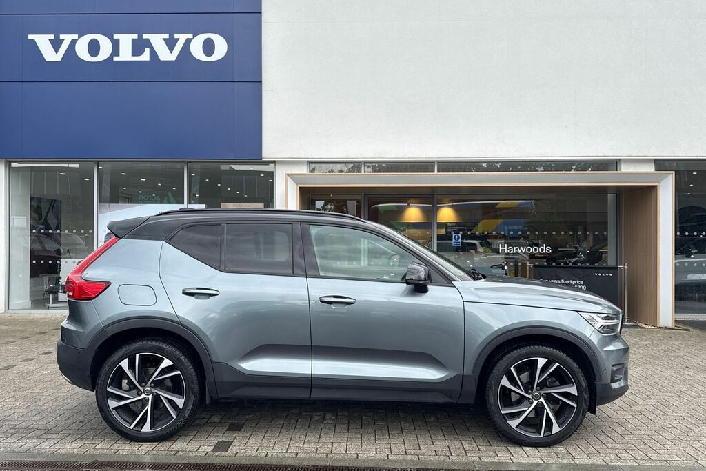 Volvo XC40 First Edition Black #2