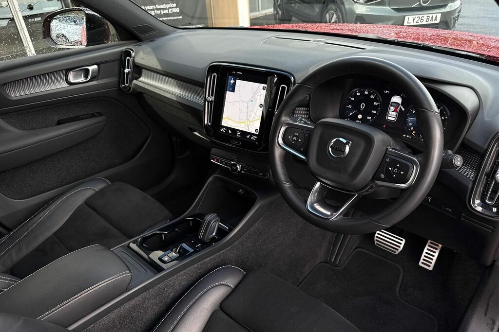 Volvo XC40 R Design Pro Red #6