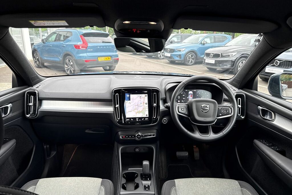 Volvo XC40 Momentum Blue #3
