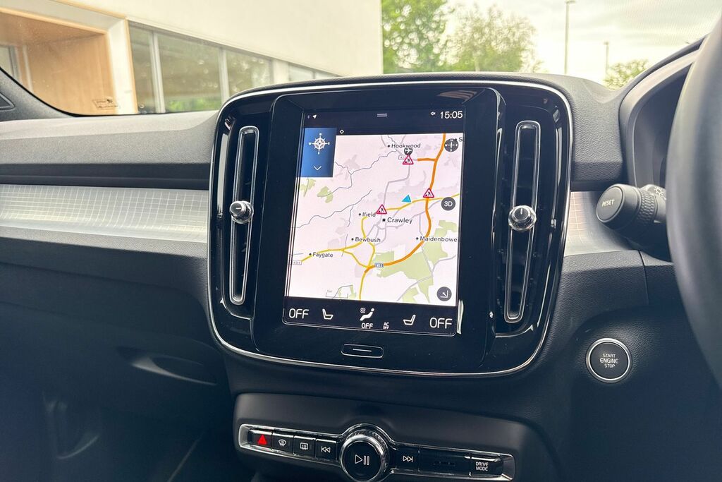 Volvo XC40 Momentum Blue #5