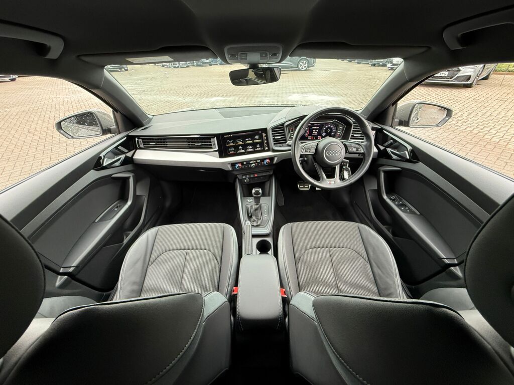 Audi A1 S Line GU72XRG Black #3