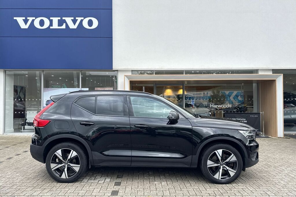 Volvo XC40 R Design Black #2