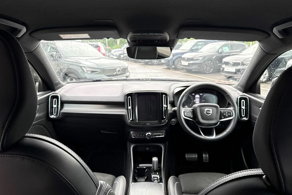 Volvo XC40 R Design Black #3