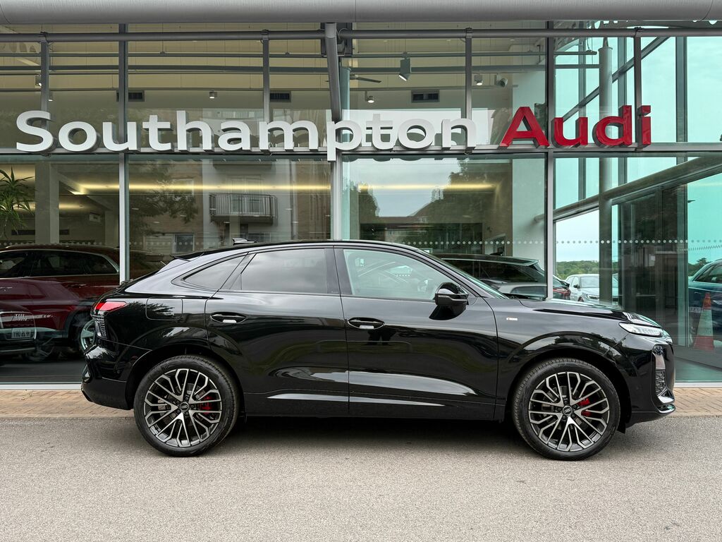 Audi Q3 Edition 1 Black #2