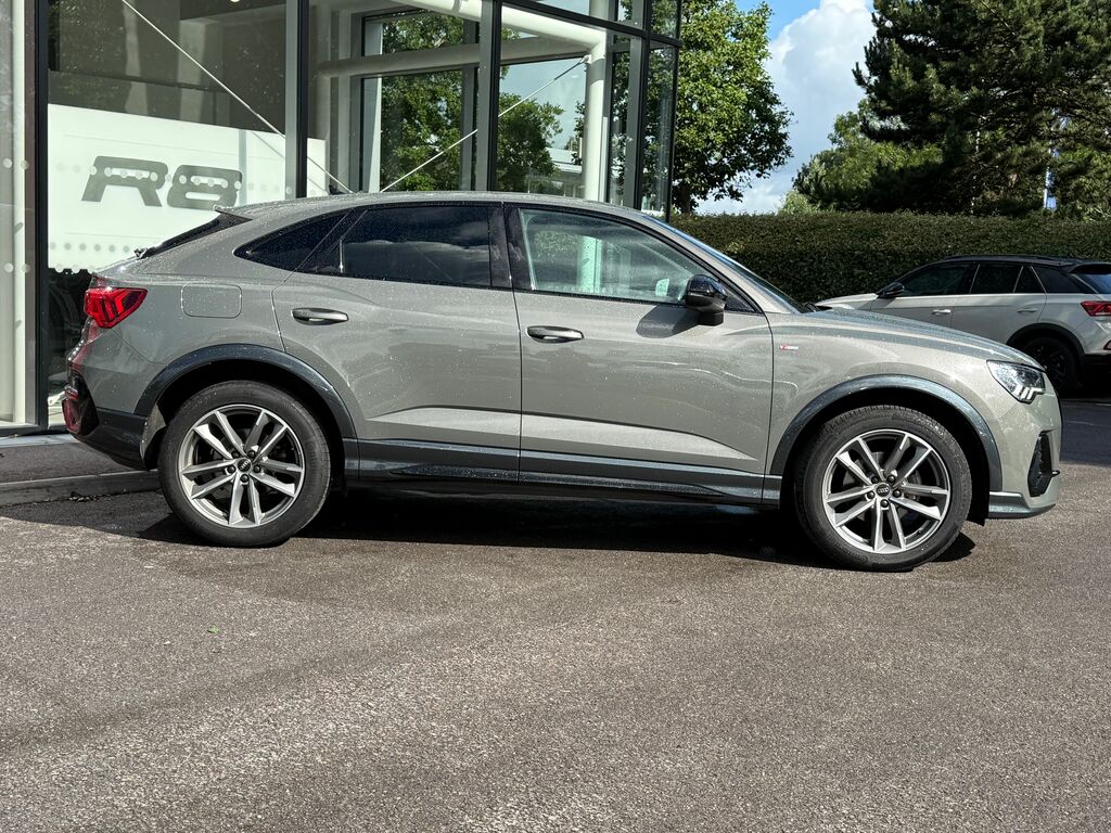 Audi Q3 Black Edition Black #2