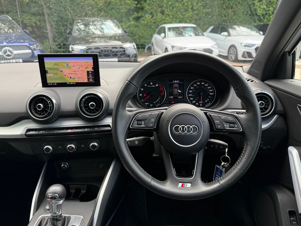 Audi Q2 S Line Black #5
