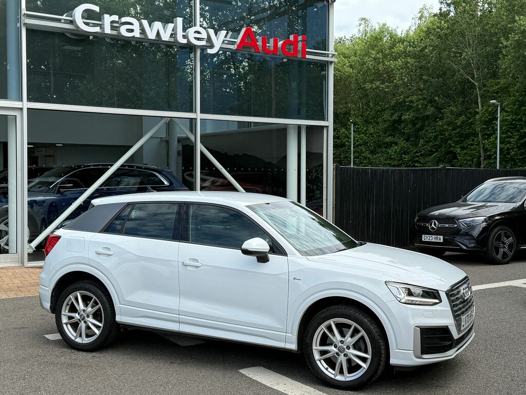 Audi Q2 S Line Black #2
