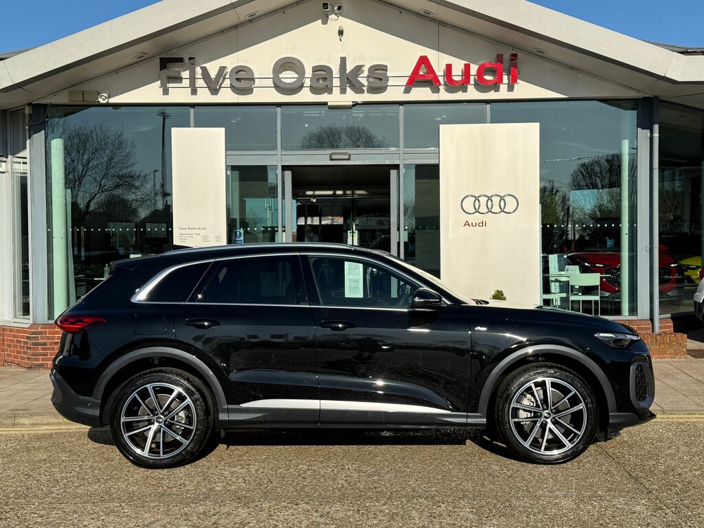 Audi Q5 S Line Black #2