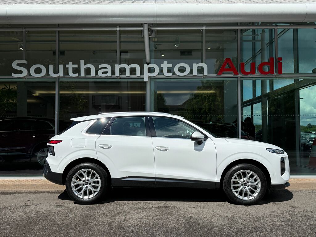 Audi Q3 Sport Black #2