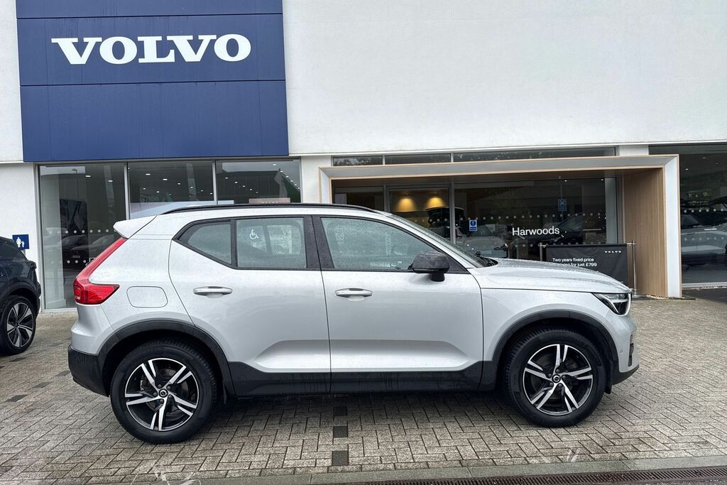Volvo XC40 Plus Black #2