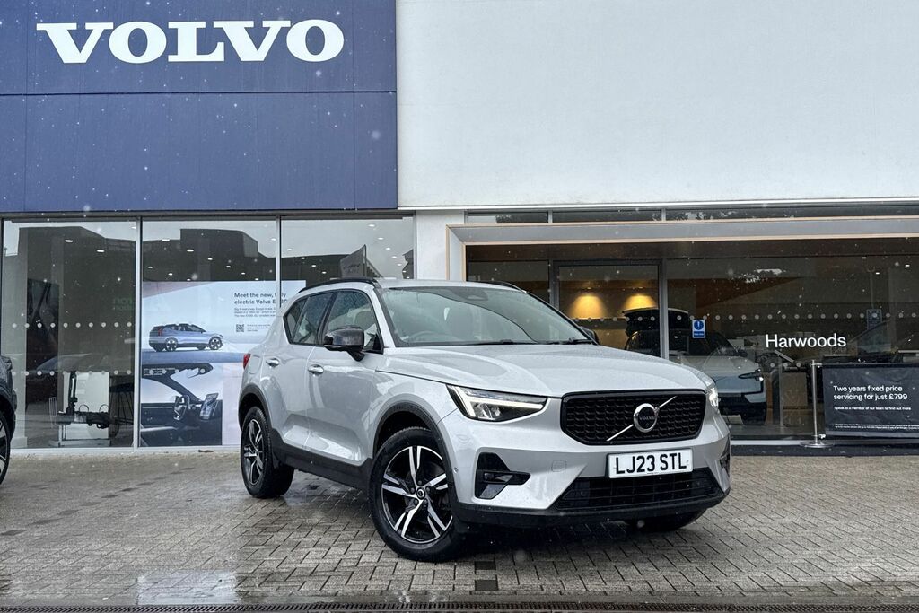 Volvo XC40 Plus Black