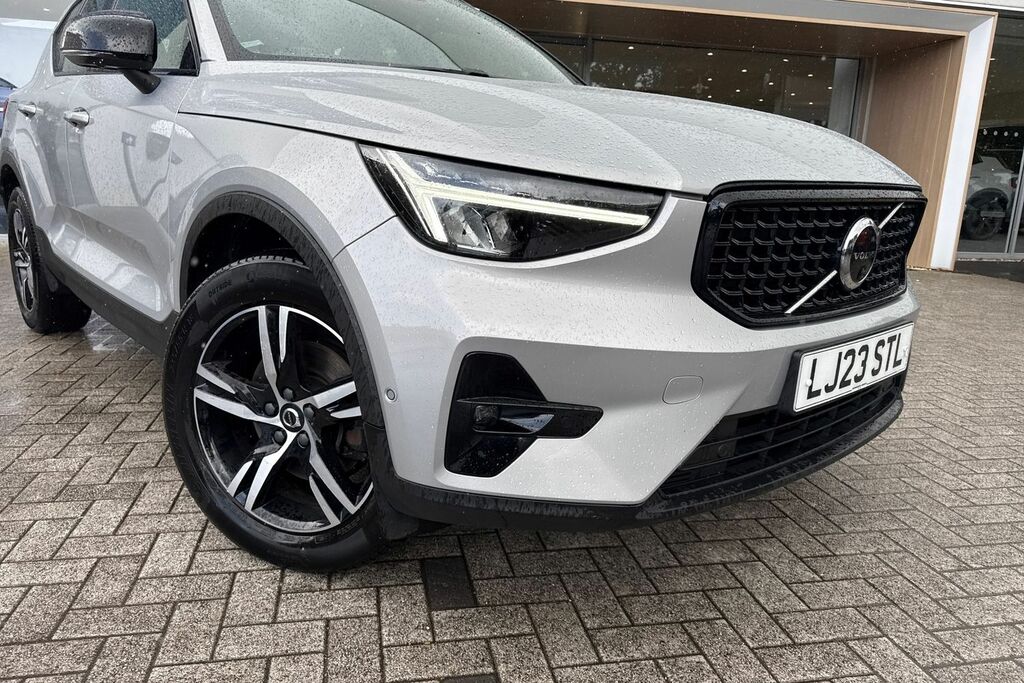 Volvo XC40 Plus Black #6