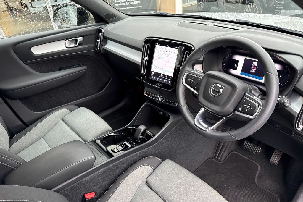 Volvo XC40 Plus Black #5