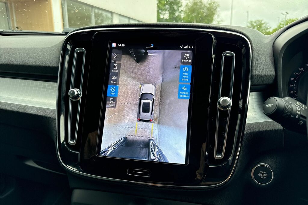 Volvo XC40 Plus Black #3