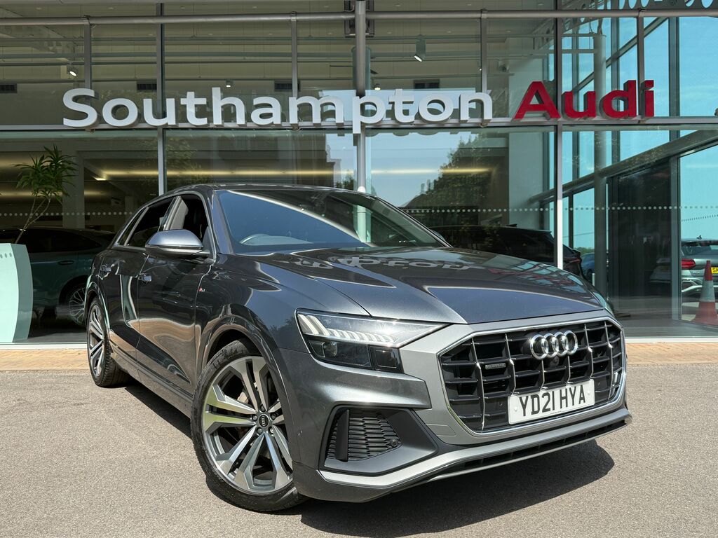 Audi Q8 S Line Black