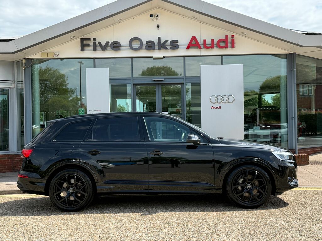 Audi Q7 Black Edition Black #2