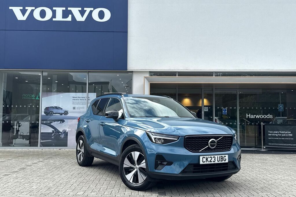 Volvo XC40 Plus Blue