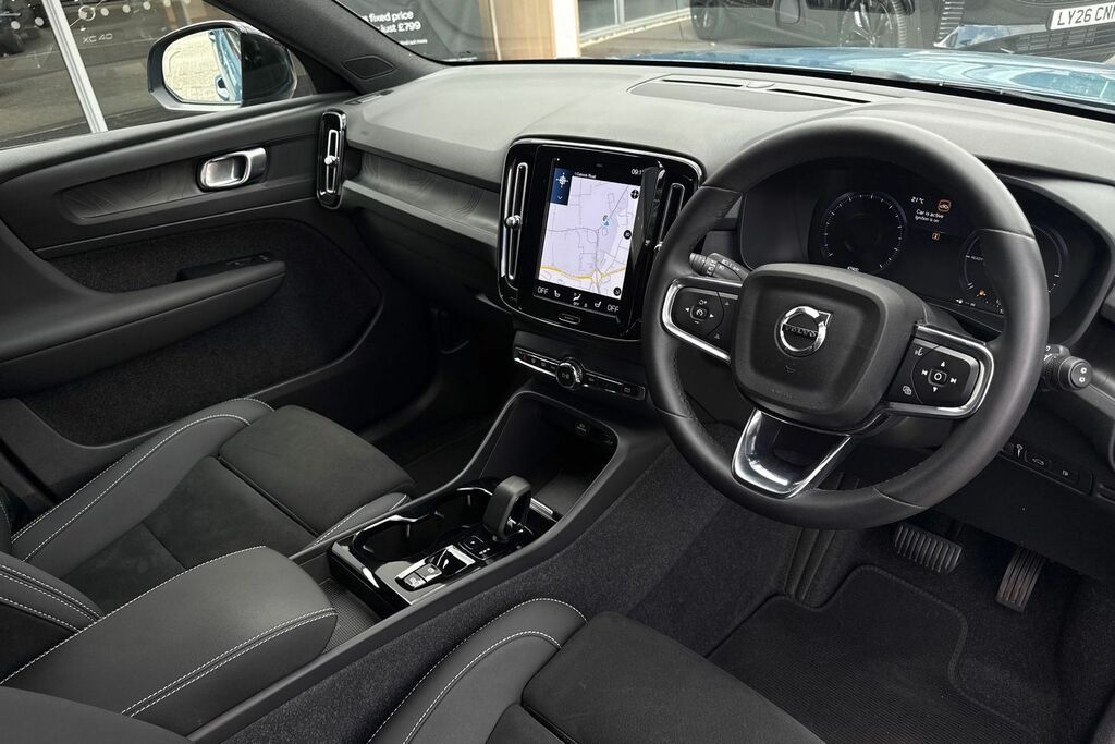 Volvo XC40 Plus Blue #6