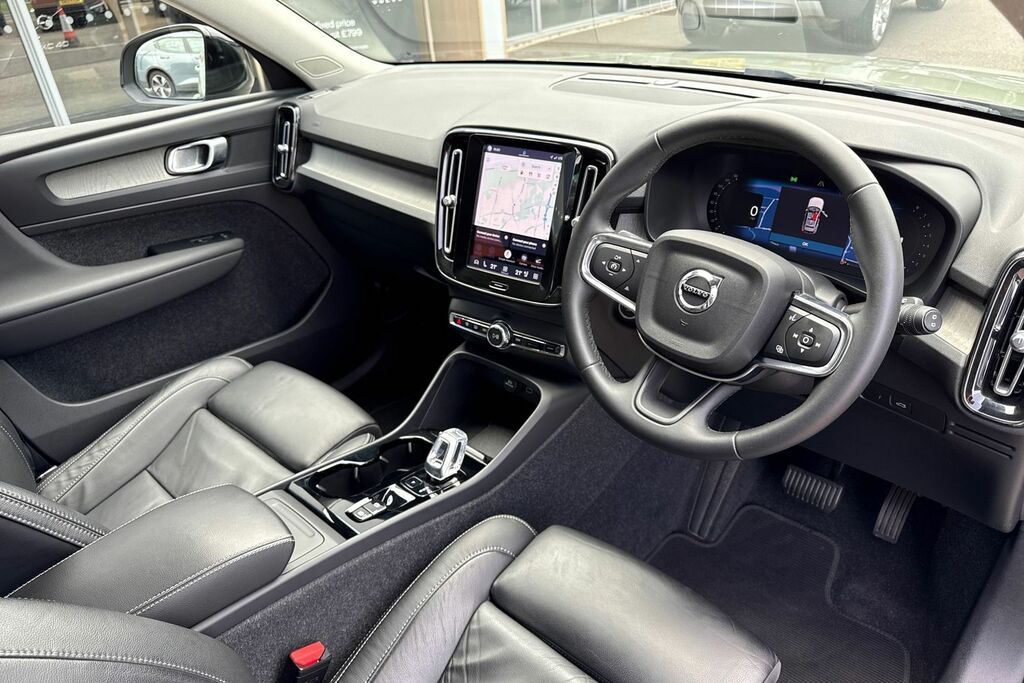 Volvo XC40 Plus Green #6