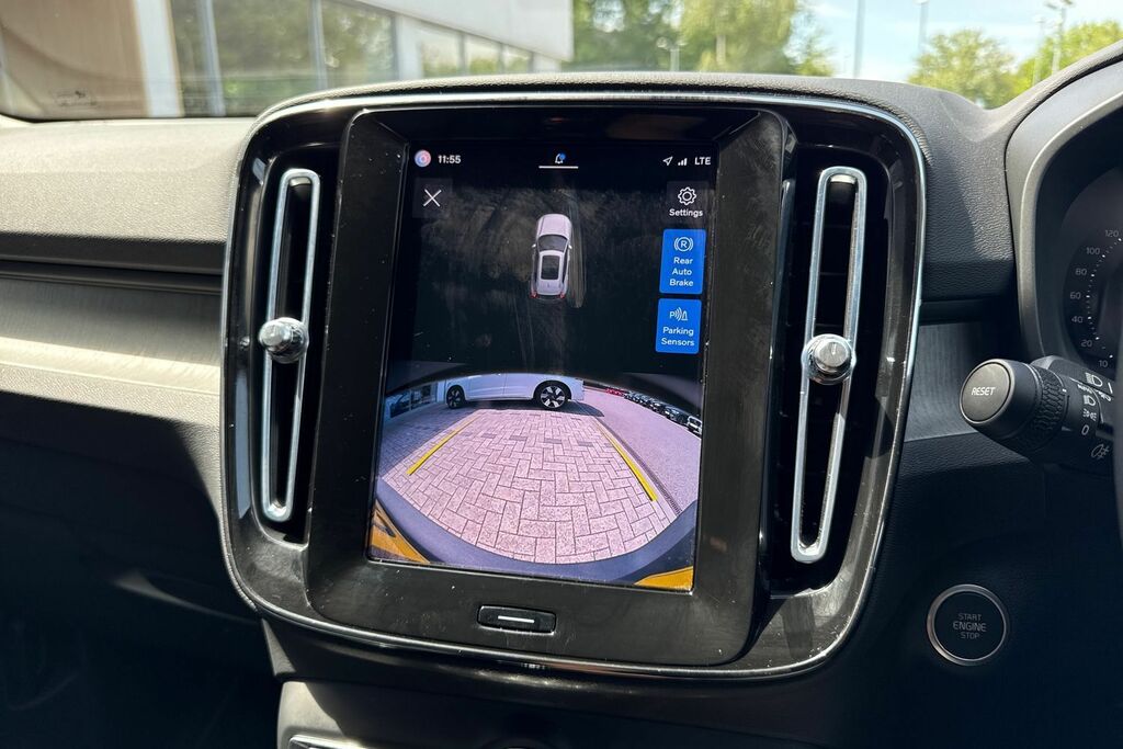 Volvo XC40 Plus Green #4