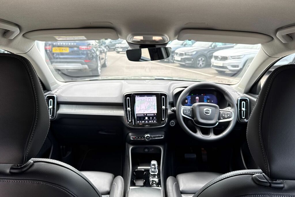 Volvo XC40 Plus Green #3