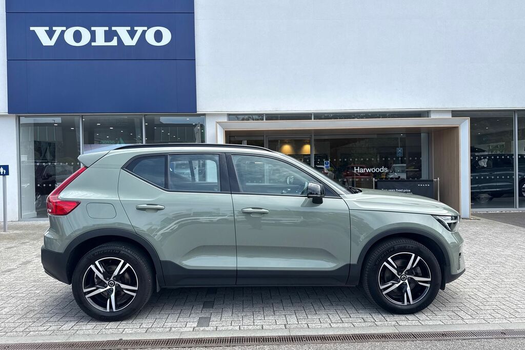 Volvo XC40 Plus Green #2