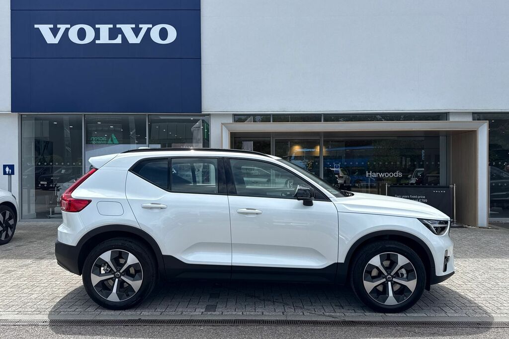 Volvo XC40 Plus Black #2