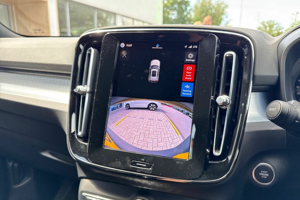 Volvo XC40 Plus Black #4