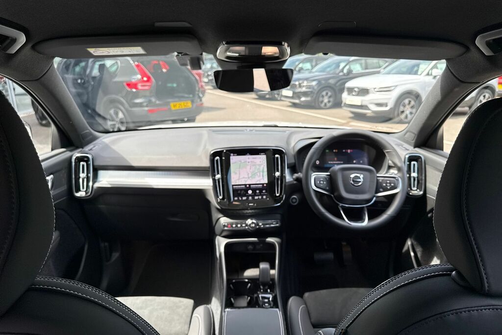 Volvo XC40 Plus Black #3