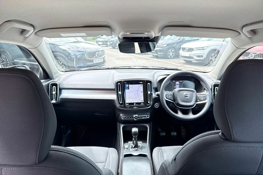 Volvo XC40 Momentum Black #3