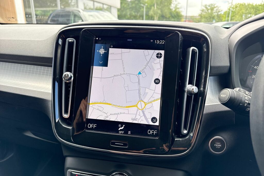 Volvo XC40 Momentum Black #5