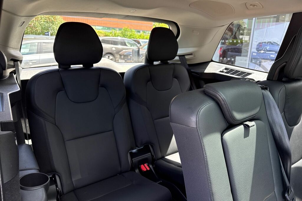 Volvo XC90 Plus Black #6