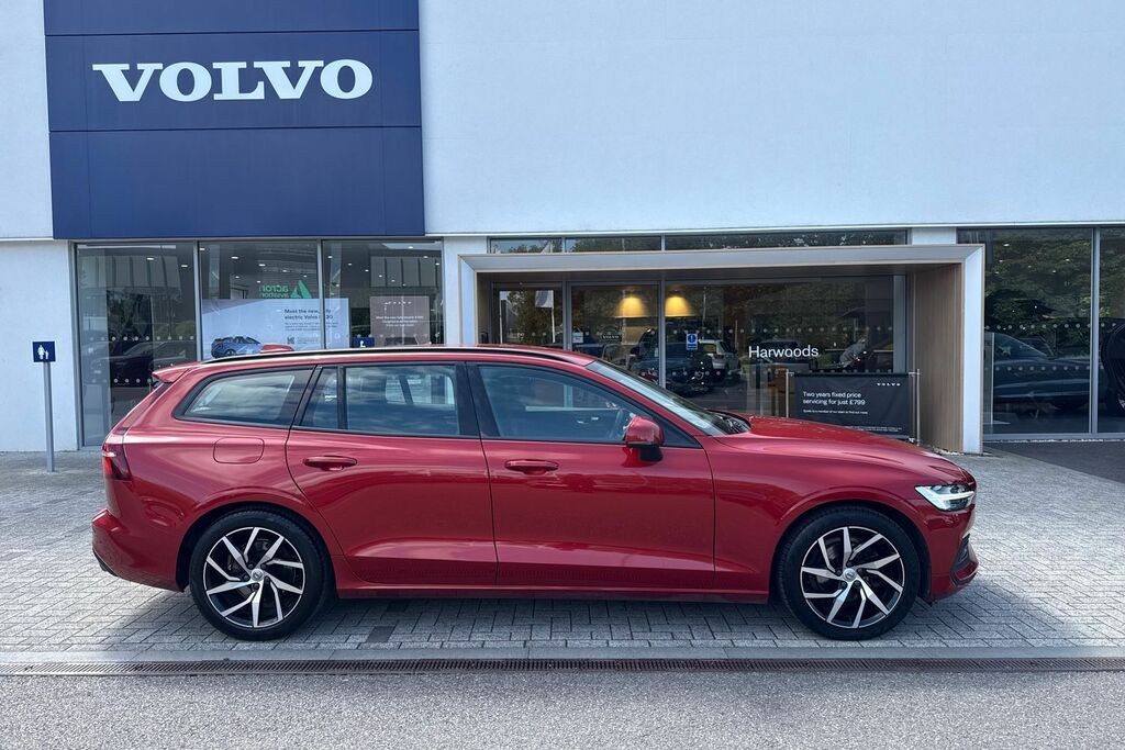 Volvo V60 Momentum Plus Red #2