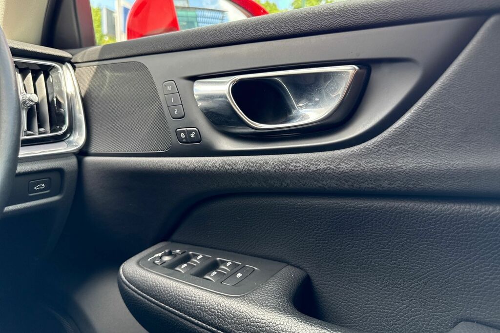 Volvo V60 D4 Momentum Plus Seven Seat Pack, Xeniu Blue #41