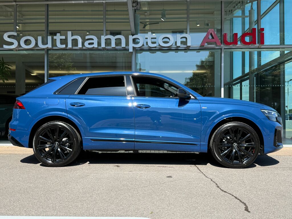 Audi Q8 Black Edition Blue